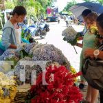 Visita de familias al cementerio de Nandaime