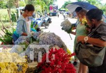 Cementerio de Nandaime visitado por familiares y comerciantes de Catarina Visita de familias al cementerio de Nandaime