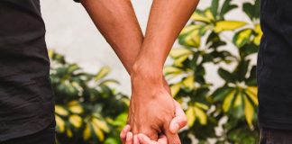 Descubrió a su marido en un motel con su mejor amigo