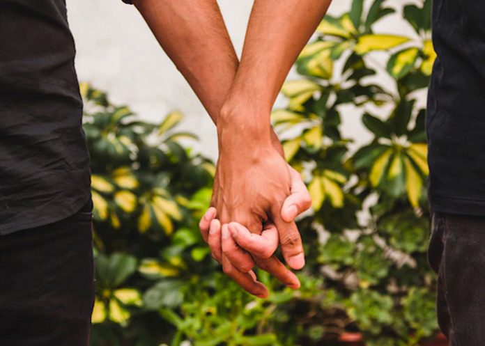 Descubrió a su marido en un motel con su mejor amigo