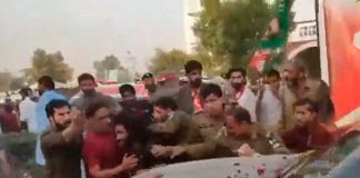 Atacan a tiros al ex primer ministro de Pakistán