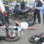 Triple colisión por motociclista que le valió «tirarse una roja» en Managua Accidente de tránsito en el sector de La Robelo, Managua
