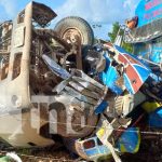 Brutal accidente entre un bus que cubre la ruta Managua-Bilwi y un camión Foto: Choque brutal entre camión y bus en el trayecto entre Bilwi y Sahsa / TN8
