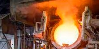 Milagrosamente, sobrevive tras caer en un bidón de aluminio fundido en Suiza