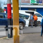 Conductor irrespeta señal de alto y provoca accidente en San Marcos, Carazo Policía de San Marcos, Carazo, presente en el lugar