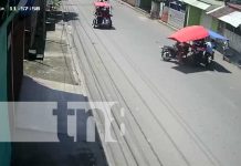 ¡Tenían que ser caponeros! Potente choque captado en Managua (VIDEO) Foto: Choque entre caponeras en Managua / TN8