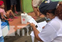 Inmunizan contra la COVID-19 a la población del barrio Julio Buitrago, Managua Vacunación contra el COVID-19 en el barrio Julio Buitrago, Managua