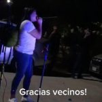 Mujer amenaza a sus vecinos por parar su fiesta
