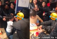 Niño se enoja al ser empujado al pastel y agarró de las «mechas» a su tía Niño se pelea con su tía por empujarlo al pastel