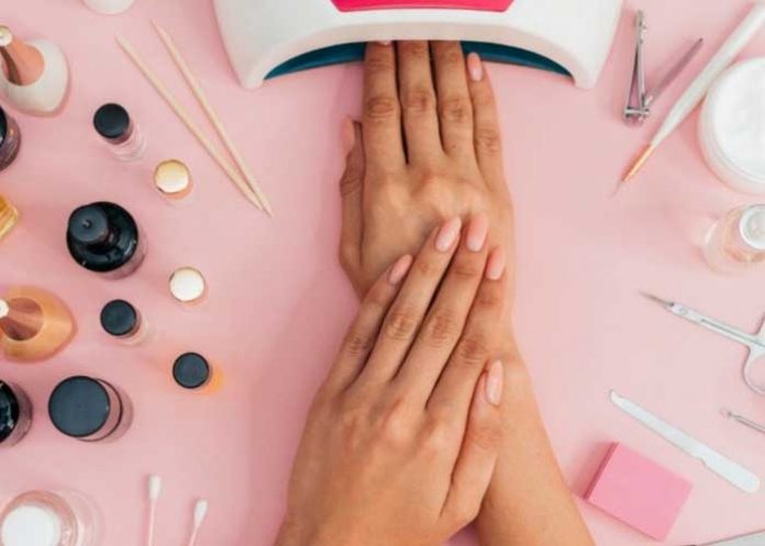 1 Aplícate bloqueador solar cuando te hagas manicura para evitar esto