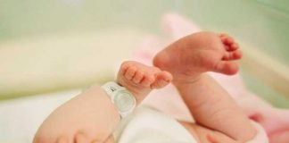 De locos, mujer va al hospital por dolor en la espalda y termina pariendo