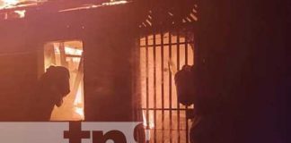 Familia quedó en la calle, luego que incendio les dejara sin vivienda en El Rama