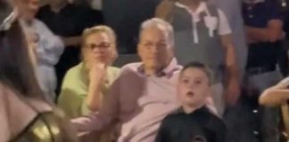“Así nace un enamorado”: Niño queda boquiabierto al ver a bailar a una sexy mujer