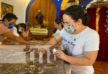 Católicos participan de la tradicional lavada de la plata en El Viejo, Chinandega Católicos participan de la tradicional lavada de la plata en El Viejo, Chinandega