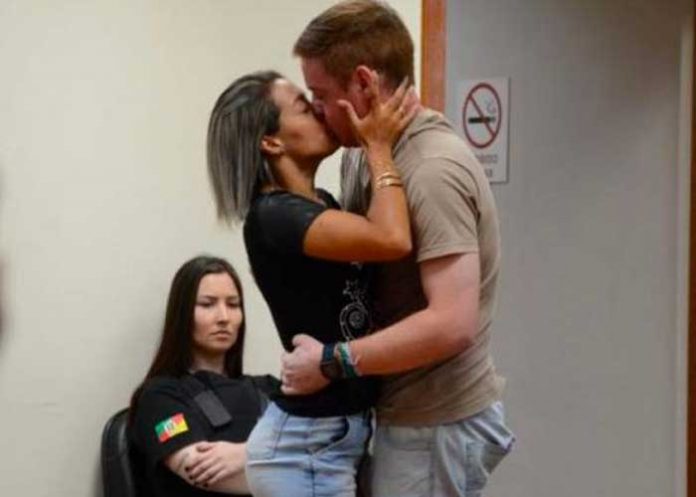 1 ¿Pero qué le sucede? Mujer regresa con novio que intentó matarla