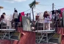 Video: Madre «garrotea» a niña de 2 años por perder el dinero Video: Madre "garrotea" a niña de 2 años por perder el dinero