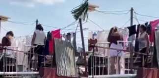 Video: Madre "garrotea" a niña de 2 años por perder el dinero