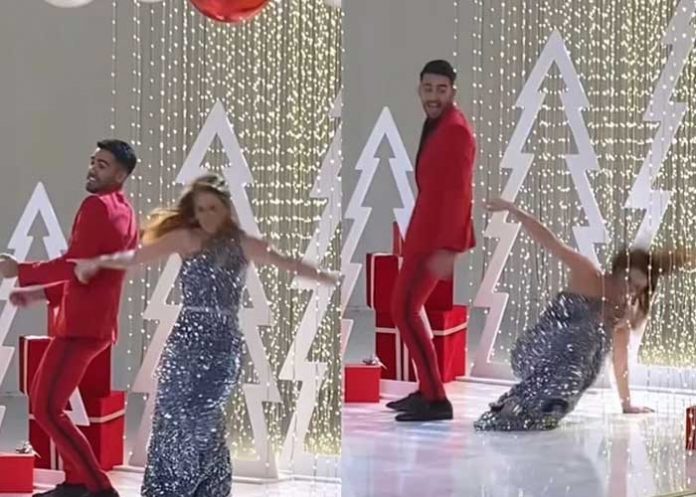 Jacqueline Bracamontes se da tremenda caída en grabaciones para Telemundo