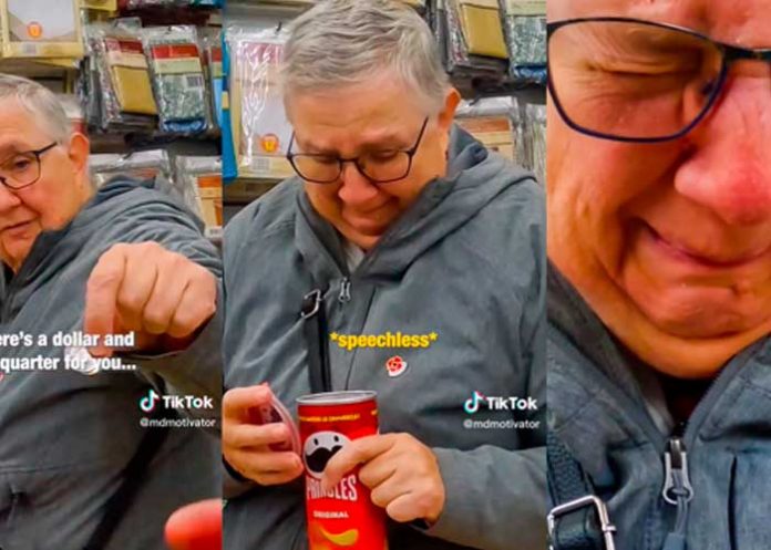 Regaló un dólar a hombre que quería comprar comida a su hijo 