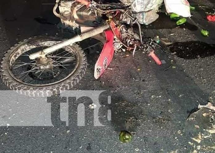 Motociclista muere al estrellarse en la parte trasera de un camión en Wiwilí