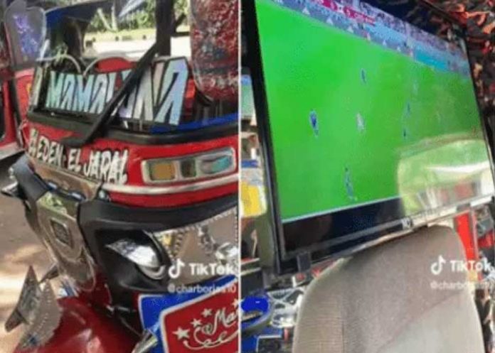 “Coco” el hombre: Adapta televisor a caponera para que clientes miren el mundial