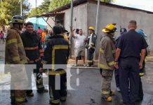 Una vivienda en Managua queda reducida a cenizas Foto: Grandes columnas de fuego reducen a cenizas enseres de vivienda en Managua / TN8