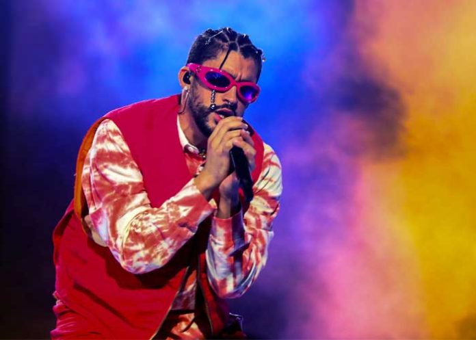 Fanática se decepciona al creer que Bad Bunny olía a “flores”