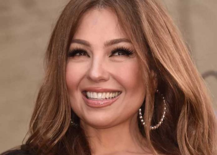 “Parece travesti”: Thalía es criticada por sus cirugías