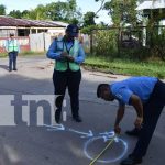 Llantas traseras de un carro le pasaron encima en Bluefields Llantas traseras de un carro le pasaron encima en Bluefields