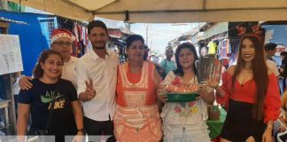 Comerciante de Granada se va cargada de Premios