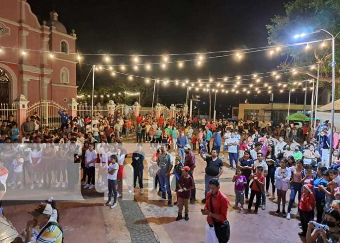 1 Foto: Inician fiestas con un colorido festival navideño en Boaco / TN8