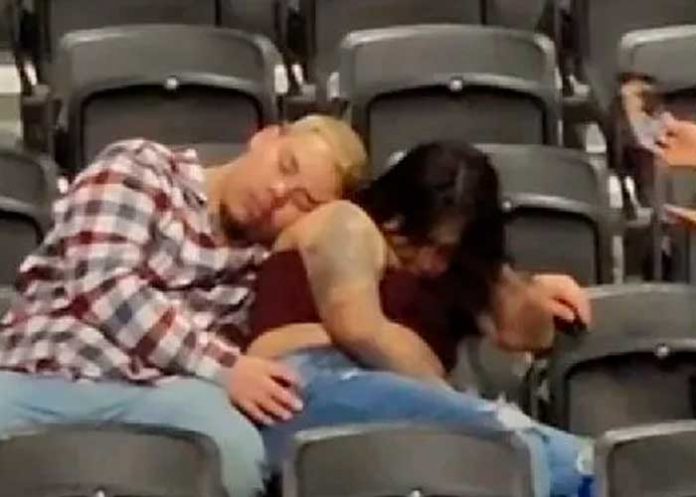 ¡Qué pena! Pareja se queda 