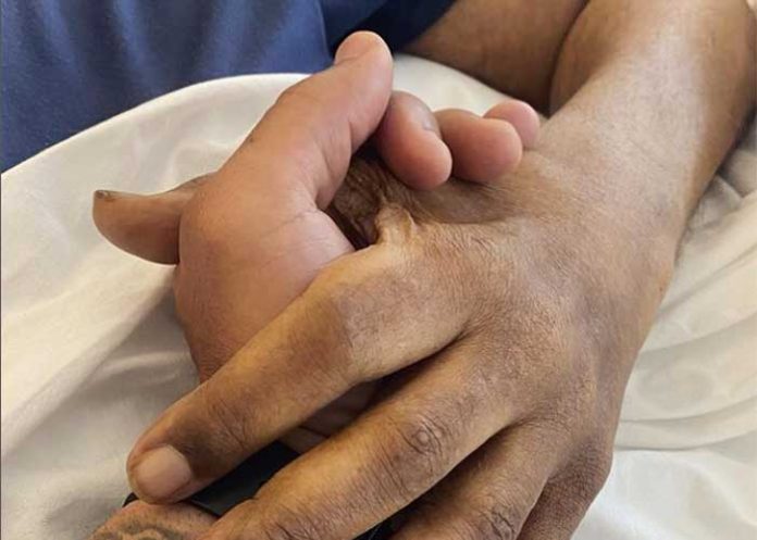 Una navidad desde el hospital: Familia de Pelé acompaña al astro del futbol