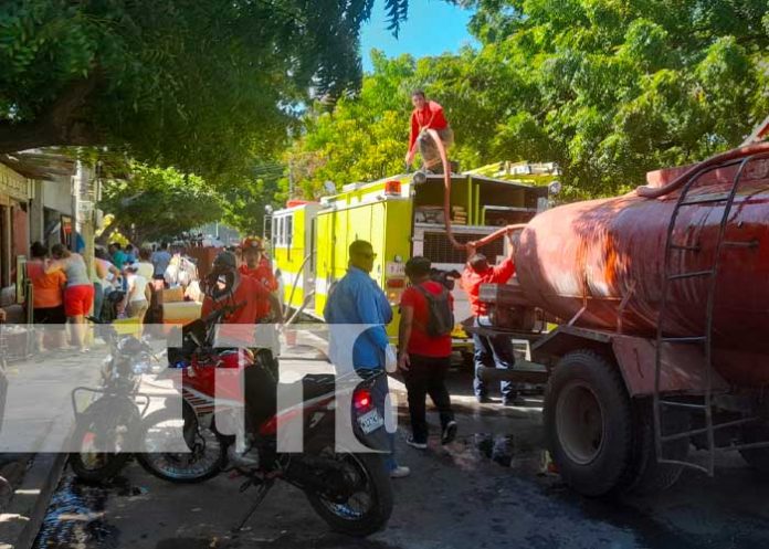 Bomberos investigan causas del incendio en Managua