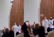 En video quedó captado como el niño Dios bajó del cielo en una iglesia En video quedó captado como el niño Dios bajó del cielo en una iglesia