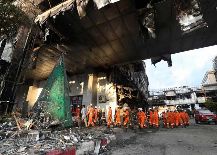 1 Asciende cifra de fallecidos por incendio en hotel de Camboya