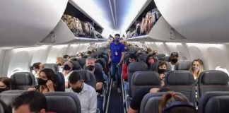 Video: Pasajeros se dan tremenda golpiza a bordo de un avión