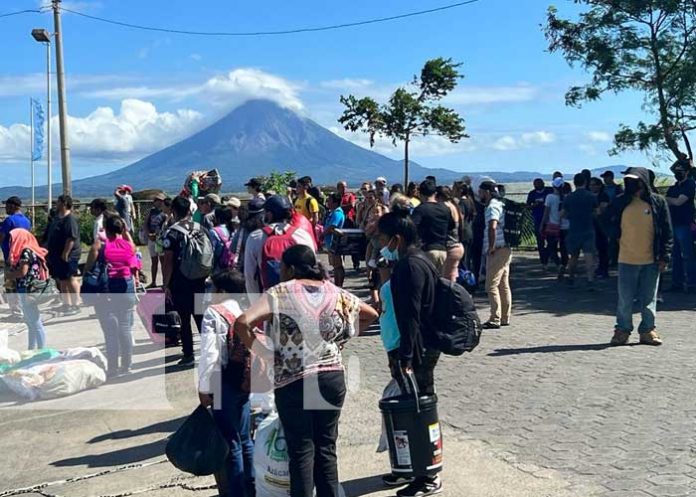 Turistas se trasladan a la bella Isla de Ometepe para despedir el 2022