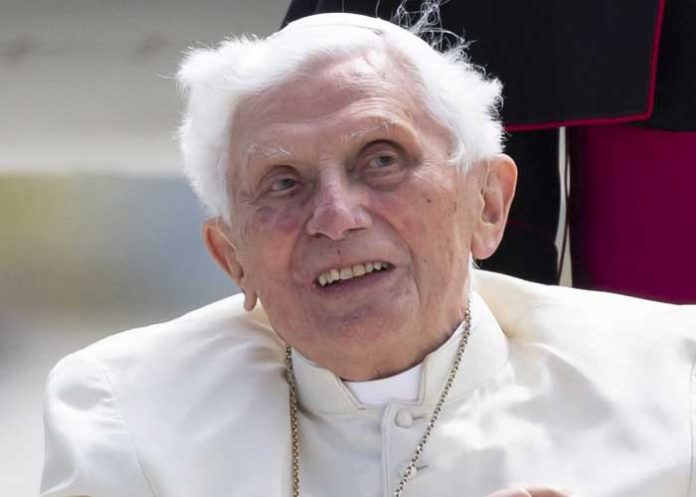 1 Papa emérito Benedicto XVI muere a sus 95 años de edad