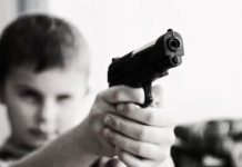 ¿Tanta maldad? Niño de 8 años le dispara a su «amiguito» de 5 en Houston Niño de 5 años es baleado por su amigo de 8 en Houston