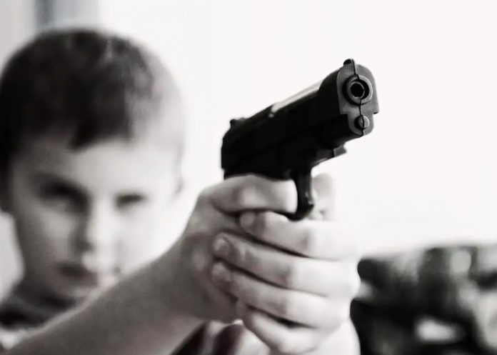 Niño de 5 años es baleado por su amigo de 8 en Houston