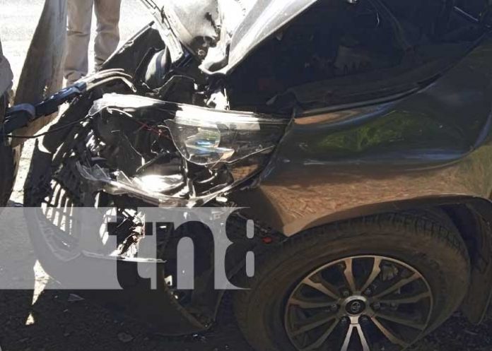 Aparatosa colisión deja saldo de 4 personas lesionadas en Nagarote