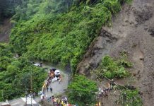 Ascienden a 34 los muertos tras deslizamiento de tierra que sepultó un bus en Colombia