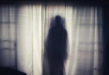 Ente paranormal aterroriza a visitantes de un antiguo boliche