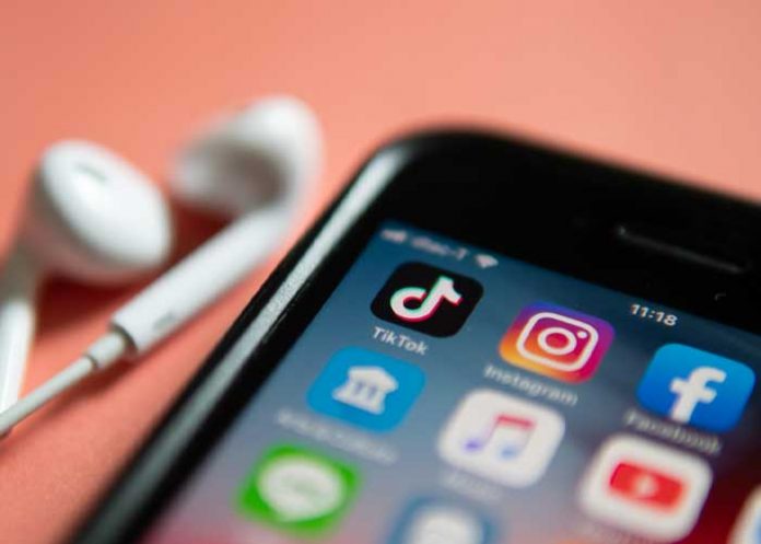 Prohíben el uso de TikTok en Texas para evitar la filtración de información