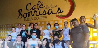 Foto: Intercambio de experiencias de universitarios con jóvenes sordos , en Granada/ TN8
