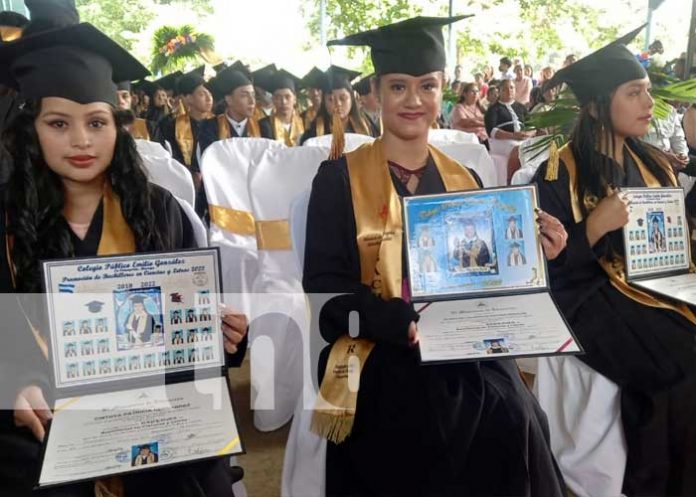 Foto: Secundaria a distancia en el campo programa que da esperanza a la juventud en Masaya / TN8