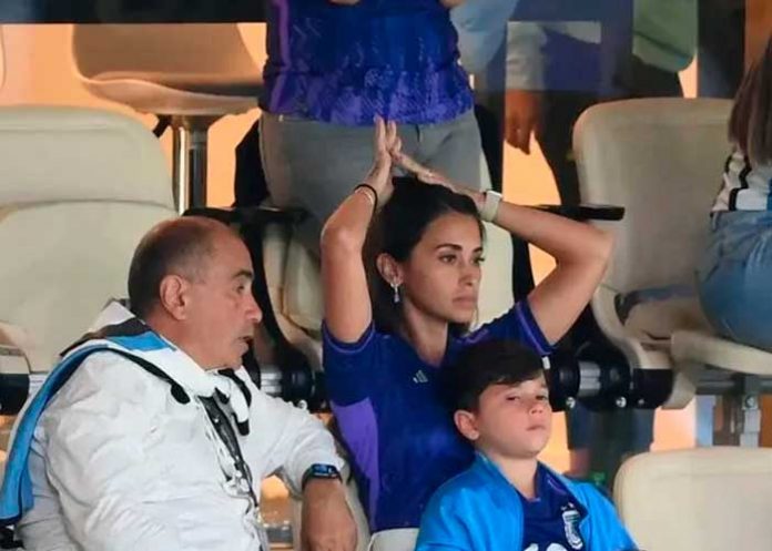 2 Escena viral: Hijo de Messi se queda dormido durante partido del Mundial