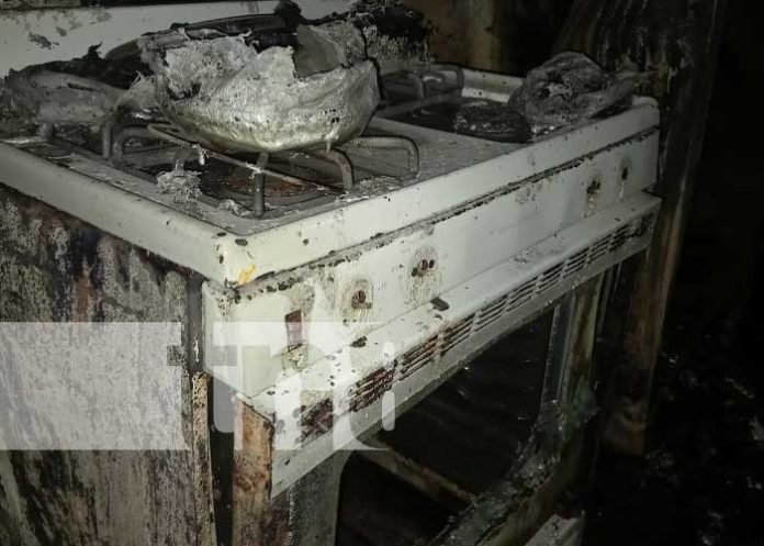 2 Casi se les quema la casa a familia de 'Los Altos' en Masaya