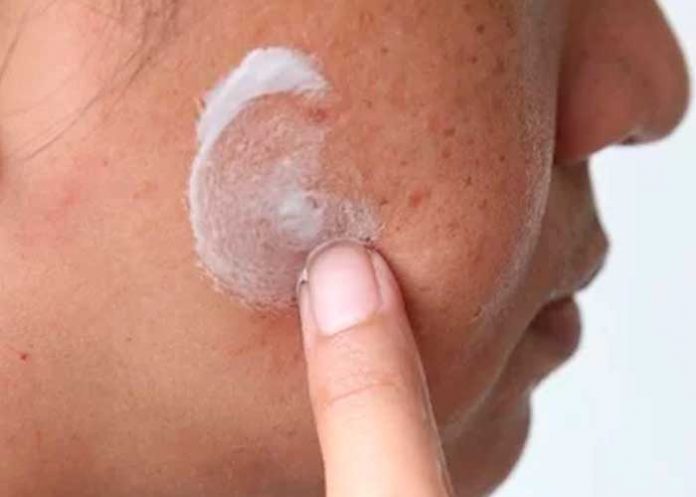 ¡Cuidado!, No te pongas pasta de dientes en un granito